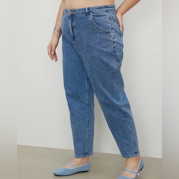 High Waist Tapered Jeans - Plus Size - Picture 4 of 8